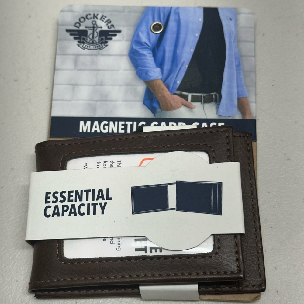 Dockers Brown Leather Magnetic Card Case Wallet